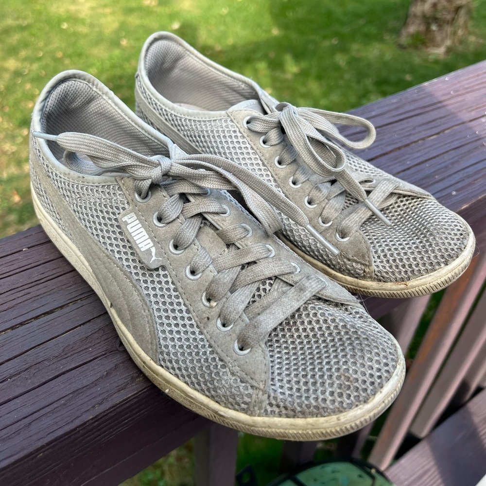 PUMA Women's Light Gray Lace-Up Mesh Sneakers